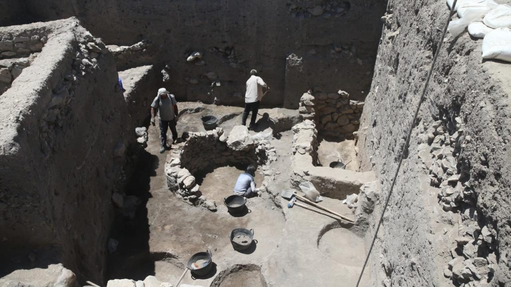 Yassı Höyük’te Tunç Çağı’na Ait Yapılar Ortaya Çıkarıldı