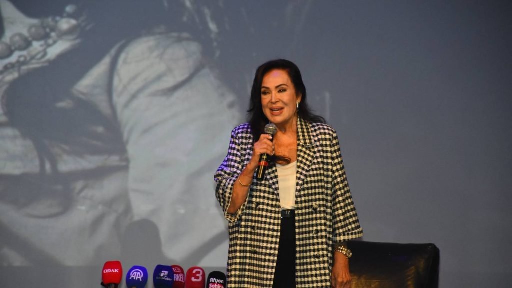 Türkan Şoray: “İmkan Olsa Yeniden Setlere Dönerdim”